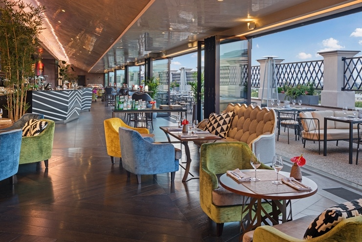 Viesnīcas Grand Hotel Kempinski Riga restorānu «Stage 22» paspilgtina Ievas Bondares mākslas darbi Viesnīcas Grand Hotel Kempinski Riga restorānu «Stage 22» paspilgtina Ievas Bondares mākslas darbi 290125