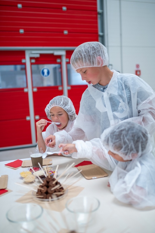 Tūristi ekskursijās var uzzināt «Pobeda Confectionery» garšas noslēpumus 290135