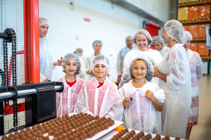 Tūristi ekskursijās var uzzināt «Pobeda Confectionery» garšas noslēpumus 290142