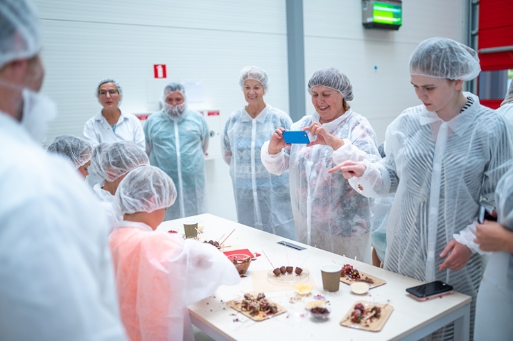 Tūristi ekskursijās var uzzināt «Pobeda Confectionery» garšas noslēpumus 290148