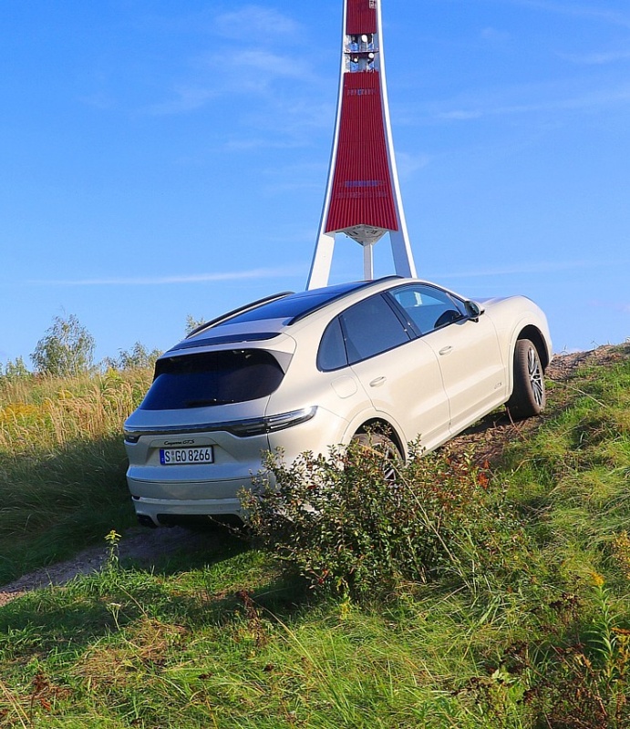 Travelnews.lv apceļo Rīgu ar jaudīgo un jauno «Porsche Cayenne GTS» 290935