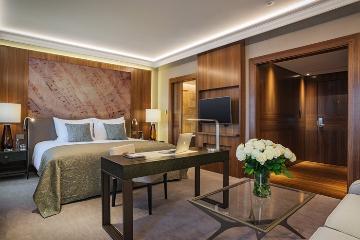Rīgā Francijas prezidents Emanuels Makrons ar kundzi Brižitu Makronu izvēlas «Grand Hotel Kempinski Riga» Foto: Aksels Zirnis 291804