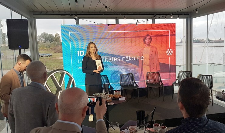 «Volkswagen Latvija» Pārdaugavas restorānā «Osta» saturīgi prezentē jauno «VW ID.3» Foto:
Samsung Galaxy Note 8 «Volkswagen Latvija» Pārdaugavas restorānā «Osta» saturīgi prezentē jauno «VW ID.3» Foto:
Samsung Galaxy Note 8 292170