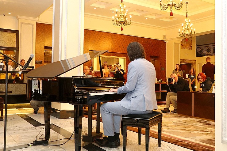 «Grand Hotel Kempinski Riga» Vecrīgā nelielām grupām rīko ekskluzīvu koncertu, ēdina un izguldina «Grand Hotel Kempinski Riga» Vecrīgā nelielām grupām rīko ekskluzīvu koncertu, ēdina un izguldina 292185