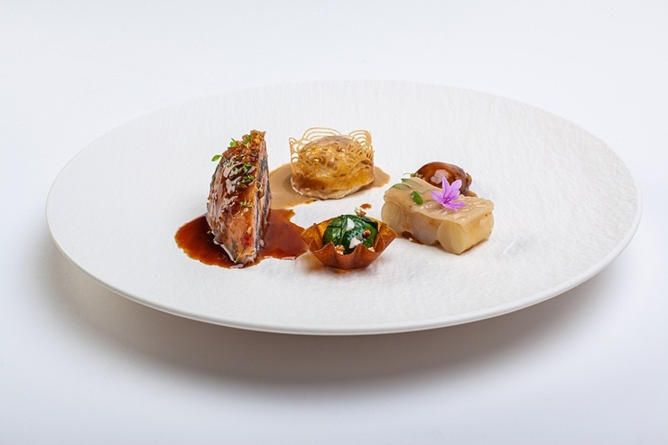 Iepazīsti 54 pavāru konkursa «Bocuse dor Europe 2020» ēdienus no Tallinas - SPĀNIJA. Foto: bocusedor.com Iepazīsti 54 pavāru konkursa «Bocuse dor Europe 2020» ēdienus no Tallinas - SPĀNIJA. Foto: bocusedor.com 292675