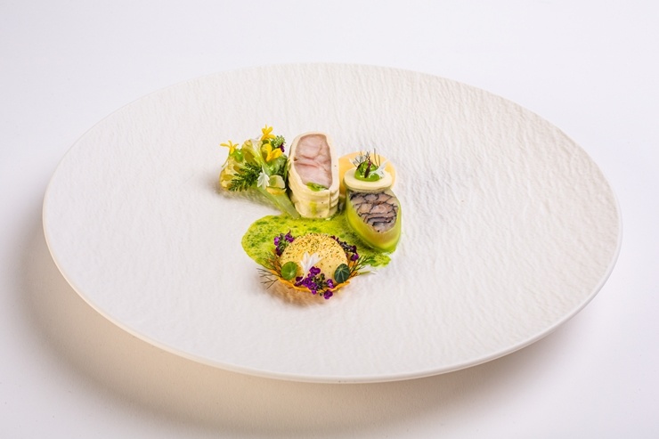 Iepazīsti 54 pavāru konkursa «Bocuse dor Europe 2020» ēdienus no Tallinas - ŠVEICE. Foto: bocusedor.com Iepazīsti 54 pavāru konkursa «Bocuse dor Europe 2020» ēdienus no Tallinas - ŠVEICE. Foto: bocusedor.com 292680