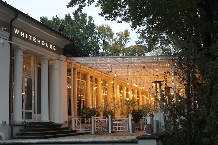 Rīgā atver jaunu augstas klases restorānu «White House» un Travelnews.lv to izgaršo 100 eiro vērtībā Rīgā atver jaunu augstas klases restorānu «White House» un Travelnews.lv to izgaršo 100 eiro vērtībā 292775