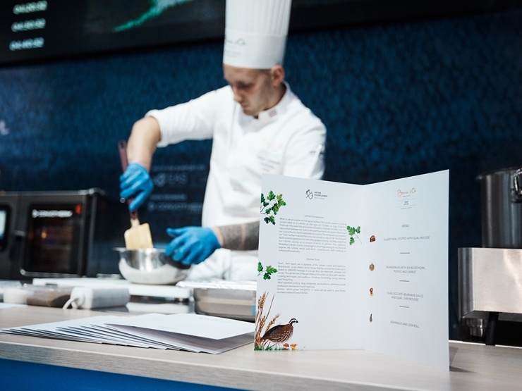 Latvijas pavāra Dināra Zvidriņa dalība Tallinas pavāru konkursā «Bocuse dor Europe 2020». Foto: bocusedor.com Latvijas pavāra Dināra Zvidriņa dalība Tallinas pavāru konkursā «Bocuse dor Europe 2020». Foto: bocusedor.com 292898