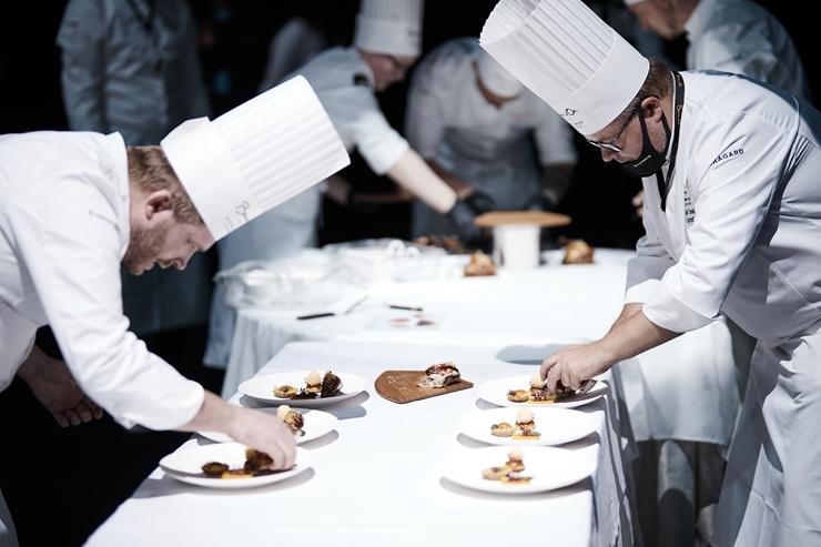 Latvijas pavāra Dināra Zvidriņa dalība Tallinas pavāru konkursā «Bocuse dor Europe 2020». Foto: bocusedor.com Latvijas pavāra Dināra Zvidriņa dalība Tallinas pavāru konkursā «Bocuse dor Europe 2020». Foto: bocusedor.com 292899