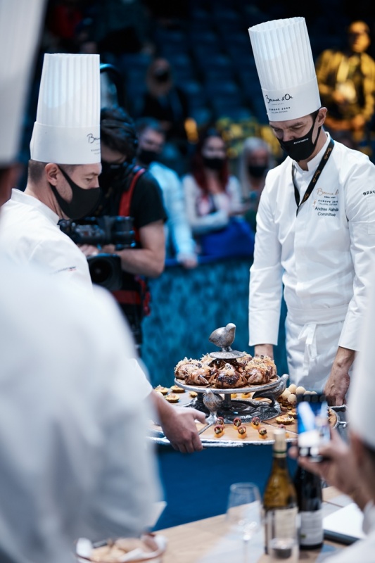 Latvijas pavāra Dināra Zvidriņa dalība Tallinas pavāru konkursā «Bocuse dor Europe 2020». Foto: bocusedor.com Latvijas pavāra Dināra Zvidriņa dalība Tallinas pavāru konkursā «Bocuse dor Europe 2020». Foto: bocusedor.com 292900