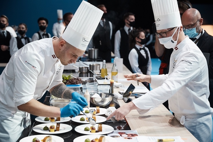 Latvijas pavāra Dināra Zvidriņa dalība Tallinas pavāru konkursā «Bocuse dor Europe 2020». Foto: bocusedor.com Latvijas pavāra Dināra Zvidriņa dalība Tallinas pavāru konkursā «Bocuse dor Europe 2020». Foto: bocusedor.com 292925