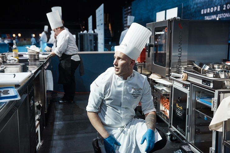 Latvijas pavāra Dināra Zvidriņa dalība Tallinas pavāru konkursā «Bocuse dor Europe 2020». Foto: bocusedor.com Latvijas pavāra Dināra Zvidriņa dalība Tallinas pavāru konkursā «Bocuse dor Europe 2020». Foto: bocusedor.com 292934