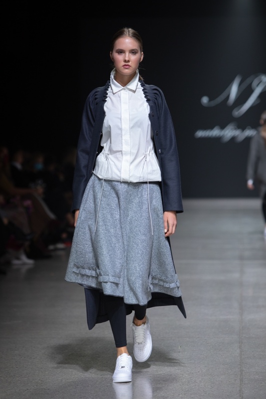 Rīgas modes nedēļa «Riga Fashion Week» piedāvā jauniešu apģērbu kolekciju NATALIJA JANSONE. Foto: Mark Litvyakov Rīgas modes nedēļa «Riga Fashion Week» piedāvā jauniešu apģērbu kolekciju NATALIJA JANSONE. Foto: Mark Litvyakov 293474