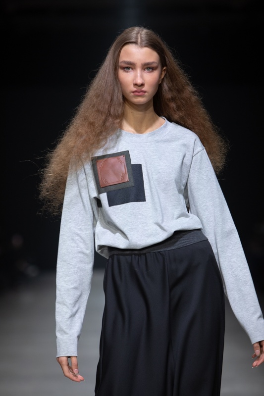 Rīgas modes nedēļa «Riga Fashion Week» piedāvā jauniešu apģērbu kolekciju NATALIJA JANSONE. Foto: Mark Litvyakov Rīgas modes nedēļa «Riga Fashion Week» piedāvā jauniešu apģērbu kolekciju NATALIJA JANSONE. Foto: Mark Litvyakov 293476