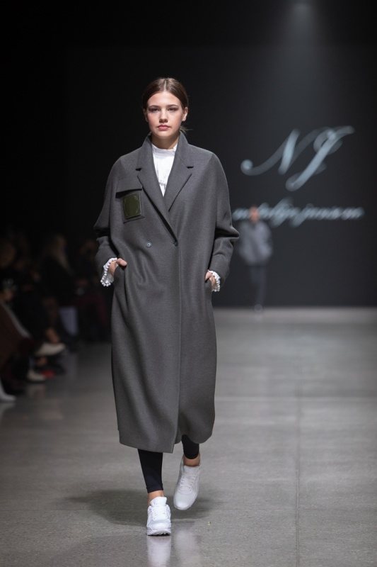 Rīgas modes nedēļa «Riga Fashion Week» piedāvā jauniešu apģērbu kolekciju NATALIJA JANSONE. Foto: Mark Litvyakov Rīgas modes nedēļa «Riga Fashion Week» piedāvā jauniešu apģērbu kolekciju NATALIJA JANSONE. Foto: Mark Litvyakov 293480