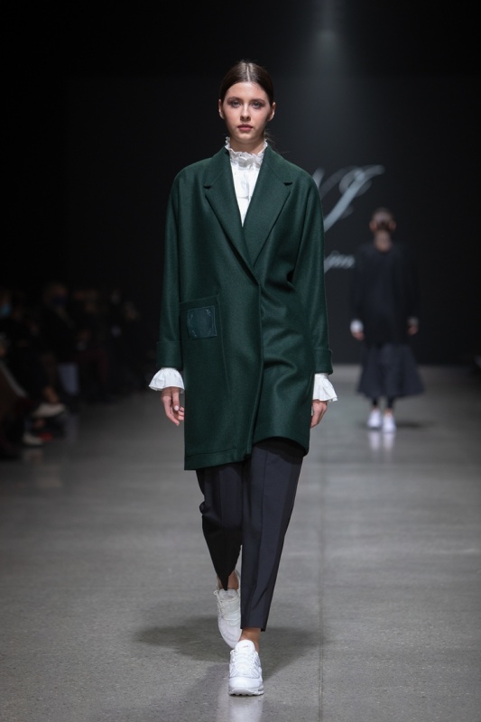 Rīgas modes nedēļa «Riga Fashion Week» piedāvā jauniešu apģērbu kolekciju NATALIJA JANSONE. Foto: Mark Litvyakov Rīgas modes nedēļa «Riga Fashion Week» piedāvā jauniešu apģērbu kolekciju NATALIJA JANSONE. Foto: Mark Litvyakov 293484