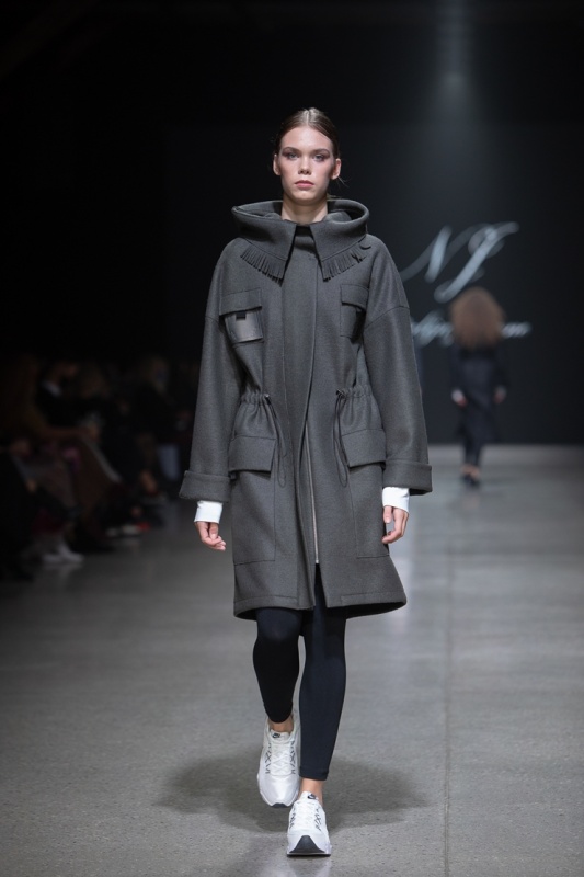Rīgas modes nedēļa «Riga Fashion Week» piedāvā jauniešu apģērbu kolekciju NATALIJA JANSONE. Foto: Mark Litvyakov Rīgas modes nedēļa «Riga Fashion Week» piedāvā jauniešu apģērbu kolekciju NATALIJA JANSONE. Foto: Mark Litvyakov 293486