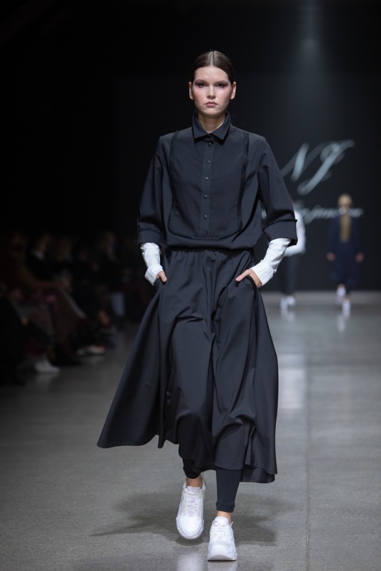 Rīgas modes nedēļa «Riga Fashion Week» piedāvā jauniešu apģērbu kolekciju NATALIJA JANSONE. Foto: Mark Litvyakov Rīgas modes nedēļa «Riga Fashion Week» piedāvā jauniešu apģērbu kolekciju NATALIJA JANSONE. Foto: Mark Litvyakov 293490