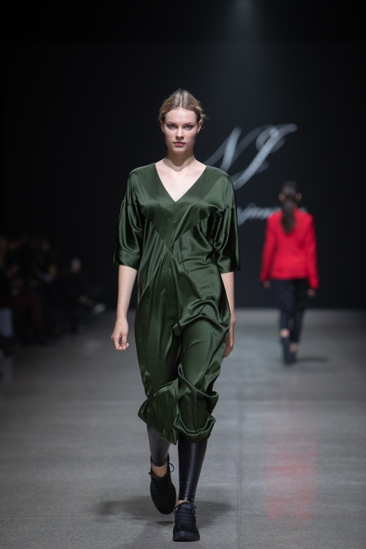 Rīgas modes nedēļa «Riga Fashion Week» piedāvā jauniešu apģērbu kolekciju NATALIJA JANSONE. Foto: Mark Litvyakov Rīgas modes nedēļa «Riga Fashion Week» piedāvā jauniešu apģērbu kolekciju NATALIJA JANSONE. Foto: Mark Litvyakov 293493