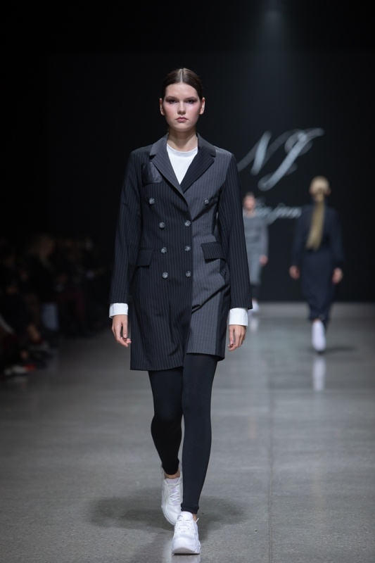 Rīgas modes nedēļa «Riga Fashion Week» piedāvā jauniešu apģērbu kolekciju NATALIJA JANSONE. Foto: Mark Litvyakov Rīgas modes nedēļa «Riga Fashion Week» piedāvā jauniešu apģērbu kolekciju NATALIJA JANSONE. Foto: Mark Litvyakov 293495