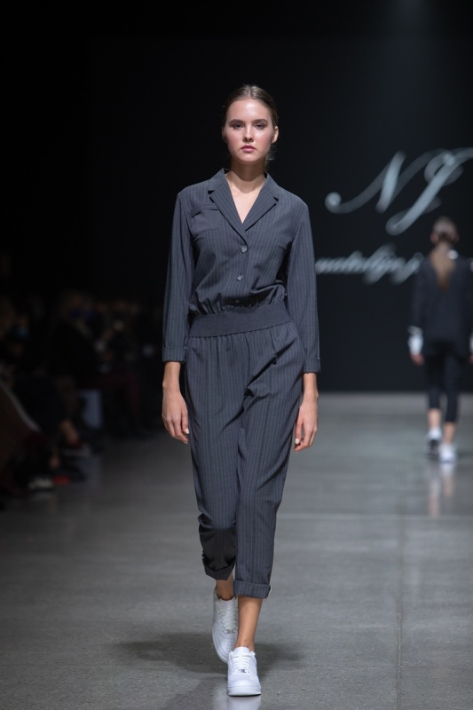 Rīgas modes nedēļa «Riga Fashion Week» piedāvā jauniešu apģērbu kolekciju NATALIJA JANSONE. Foto: Mark Litvyakov Rīgas modes nedēļa «Riga Fashion Week» piedāvā jauniešu apģērbu kolekciju NATALIJA JANSONE. Foto: Mark Litvyakov 293497
