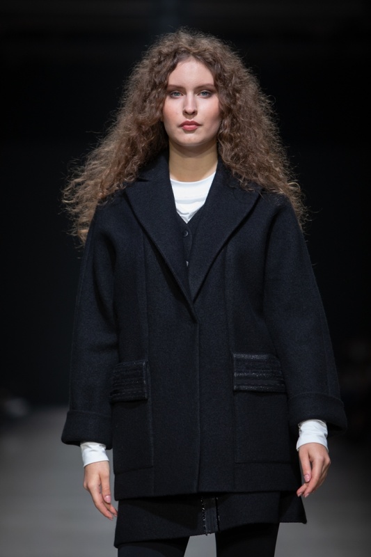 Rīgas modes nedēļa «Riga Fashion Week» piedāvā jauniešu apģērbu kolekciju NATALIJA JANSONE. Foto: Mark Litvyakov Rīgas modes nedēļa «Riga Fashion Week» piedāvā jauniešu apģērbu kolekciju NATALIJA JANSONE. Foto: Mark Litvyakov 293502