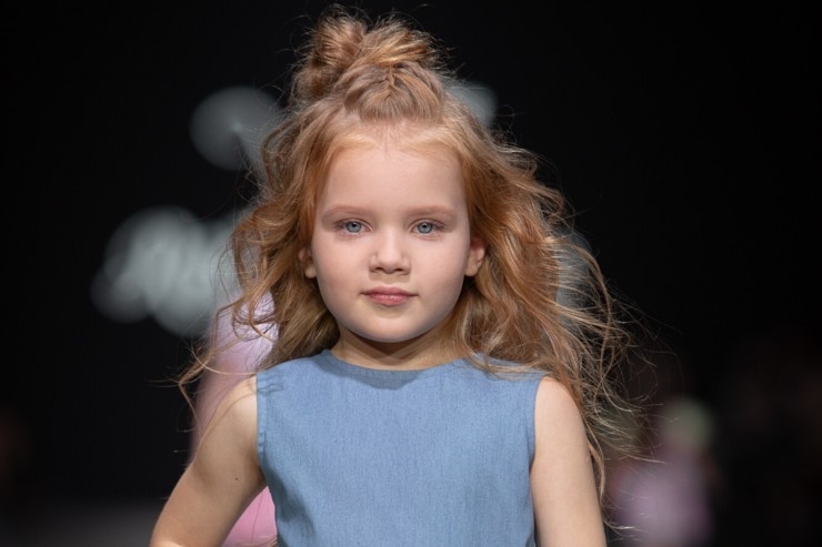 Rīgas modes nedēļa «Riga Fashion Week» piedāvā bērnu apģērbu kolekciju ROCK&MOUSE. Foto: Mark Litvyakov Rīgas modes nedēļa «Riga Fashion Week» piedāvā bērnu apģērbu kolekciju ROCK&MOUSE. Foto: Mark Litvyakov 293680