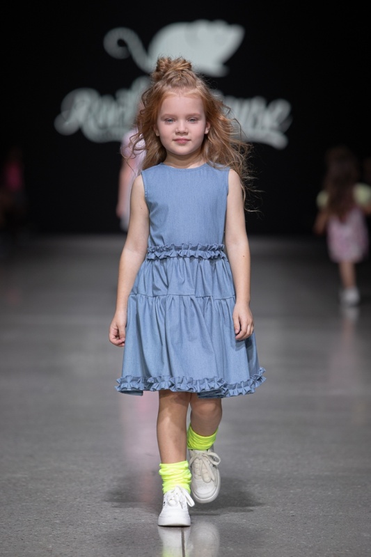 Rīgas modes nedēļa «Riga Fashion Week» piedāvā bērnu apģērbu kolekciju ROCK&MOUSE. Foto: Mark Litvyakov Rīgas modes nedēļa «Riga Fashion Week» piedāvā bērnu apģērbu kolekciju ROCK&MOUSE. Foto: Mark Litvyakov 293681