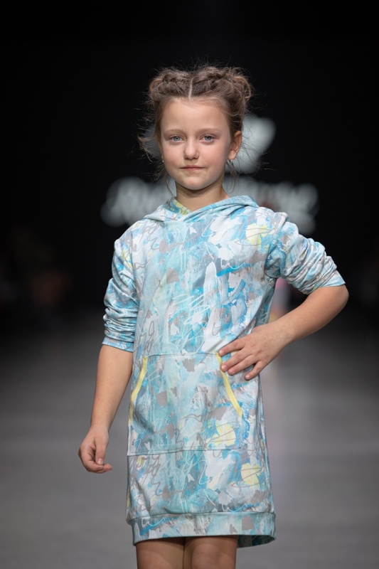 Rīgas modes nedēļa «Riga Fashion Week» piedāvā bērnu apģērbu kolekciju ROCK&MOUSE. Foto: Mark Litvyakov Rīgas modes nedēļa «Riga Fashion Week» piedāvā bērnu apģērbu kolekciju ROCK&MOUSE. Foto: Mark Litvyakov 293687