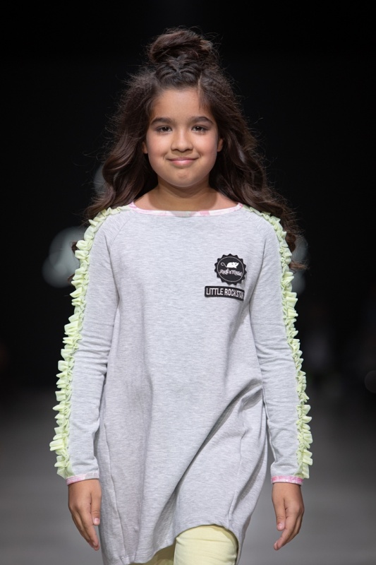 Rīgas modes nedēļa «Riga Fashion Week» piedāvā bērnu apģērbu kolekciju ROCK&MOUSE. Foto: Mark Litvyakov Rīgas modes nedēļa «Riga Fashion Week» piedāvā bērnu apģērbu kolekciju ROCK&MOUSE. Foto: Mark Litvyakov 293688