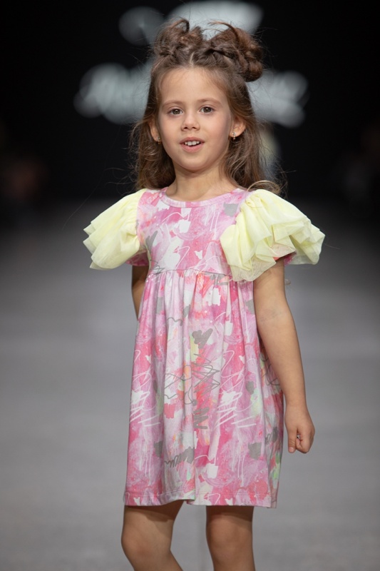 Rīgas modes nedēļa «Riga Fashion Week» piedāvā bērnu apģērbu kolekciju ROCK&MOUSE. Foto: Mark Litvyakov Rīgas modes nedēļa «Riga Fashion Week» piedāvā bērnu apģērbu kolekciju ROCK&MOUSE. Foto: Mark Litvyakov 293690