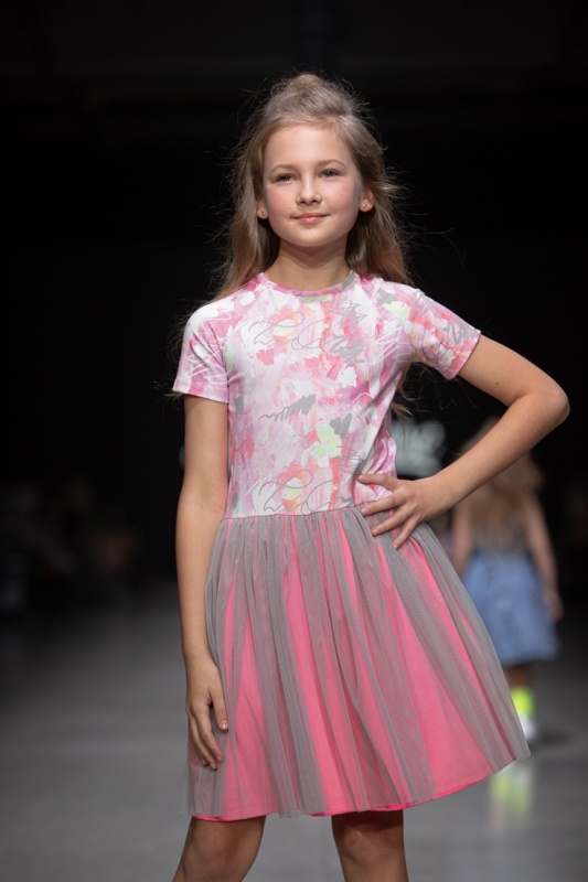 Rīgas modes nedēļa «Riga Fashion Week» piedāvā bērnu apģērbu kolekciju ROCK&MOUSE. Foto: Mark Litvyakov Rīgas modes nedēļa «Riga Fashion Week» piedāvā bērnu apģērbu kolekciju ROCK&MOUSE. Foto: Mark Litvyakov 293691