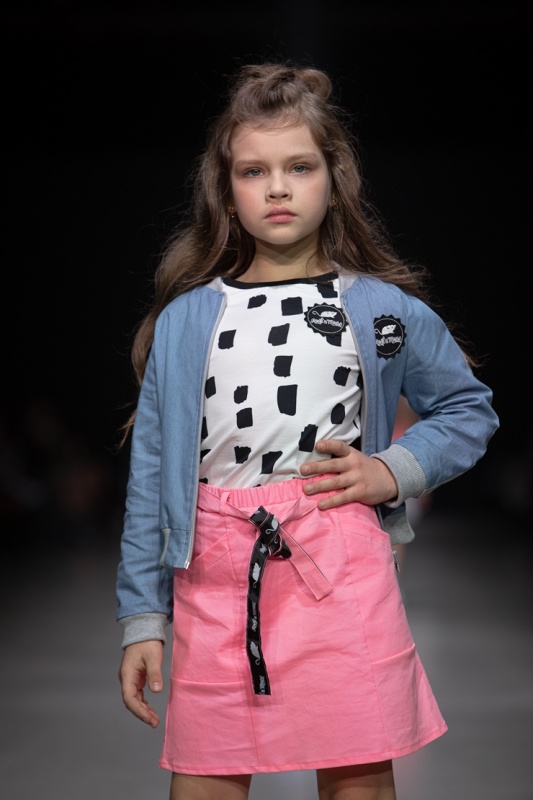 Rīgas modes nedēļa «Riga Fashion Week» piedāvā bērnu apģērbu kolekciju ROCK&MOUSE. Foto: Mark Litvyakov Rīgas modes nedēļa «Riga Fashion Week» piedāvā bērnu apģērbu kolekciju ROCK&MOUSE. Foto: Mark Litvyakov 293693