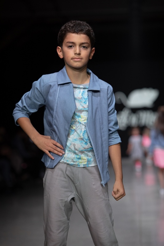 Rīgas modes nedēļa «Riga Fashion Week» piedāvā bērnu apģērbu kolekciju ROCK&MOUSE. Foto: Mark Litvyakov Rīgas modes nedēļa «Riga Fashion Week» piedāvā bērnu apģērbu kolekciju ROCK&MOUSE. Foto: Mark Litvyakov 293694