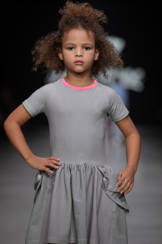 Rīgas modes nedēļa «Riga Fashion Week» piedāvā bērnu apģērbu kolekciju ROCK&MOUSE. Foto: Mark Litvyakov Rīgas modes nedēļa «Riga Fashion Week» piedāvā bērnu apģērbu kolekciju ROCK&MOUSE. Foto: Mark Litvyakov 293695