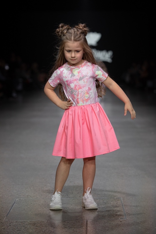 Rīgas modes nedēļa «Riga Fashion Week» piedāvā bērnu apģērbu kolekciju ROCK&MOUSE. Foto: Mark Litvyakov Rīgas modes nedēļa «Riga Fashion Week» piedāvā bērnu apģērbu kolekciju ROCK&MOUSE. Foto: Mark Litvyakov 293700
