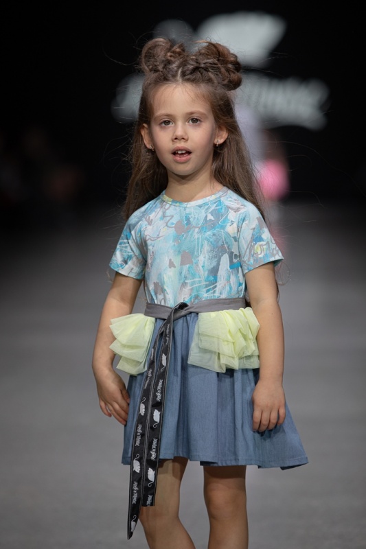 Rīgas modes nedēļa «Riga Fashion Week» piedāvā bērnu apģērbu kolekciju ROCK&MOUSE. Foto: Mark Litvyakov Rīgas modes nedēļa «Riga Fashion Week» piedāvā bērnu apģērbu kolekciju ROCK&MOUSE. Foto: Mark Litvyakov 293701