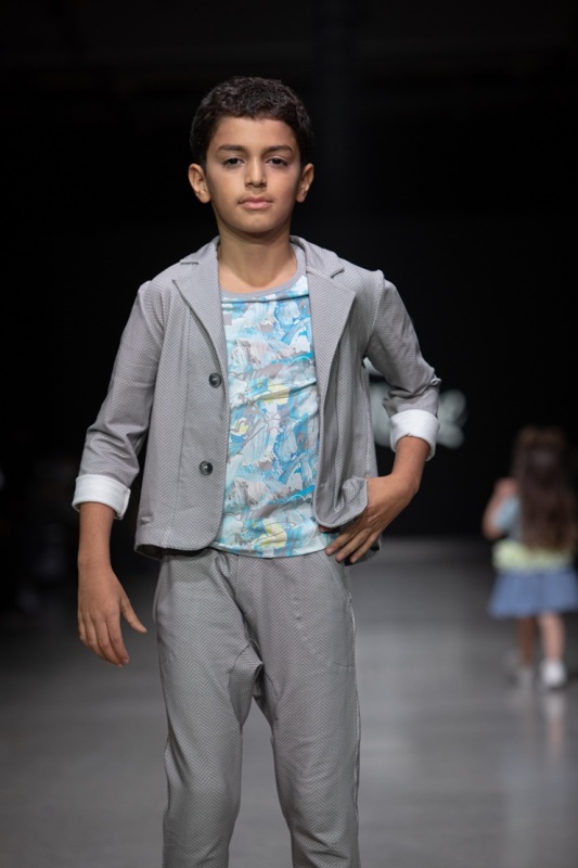 Rīgas modes nedēļa «Riga Fashion Week» piedāvā bērnu apģērbu kolekciju ROCK&MOUSE. Foto: Mark Litvyakov Rīgas modes nedēļa «Riga Fashion Week» piedāvā bērnu apģērbu kolekciju ROCK&MOUSE. Foto: Mark Litvyakov 293702