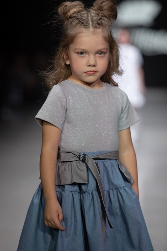 Rīgas modes nedēļa «Riga Fashion Week» piedāvā bērnu apģērbu kolekciju ROCK&MOUSE. Foto: Mark Litvyakov Rīgas modes nedēļa «Riga Fashion Week» piedāvā bērnu apģērbu kolekciju ROCK&MOUSE. Foto: Mark Litvyakov 293705