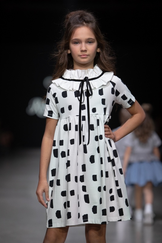 Rīgas modes nedēļa «Riga Fashion Week» piedāvā bērnu apģērbu kolekciju ROCK&MOUSE. Foto: Mark Litvyakov Rīgas modes nedēļa «Riga Fashion Week» piedāvā bērnu apģērbu kolekciju ROCK&MOUSE. Foto: Mark Litvyakov 293706