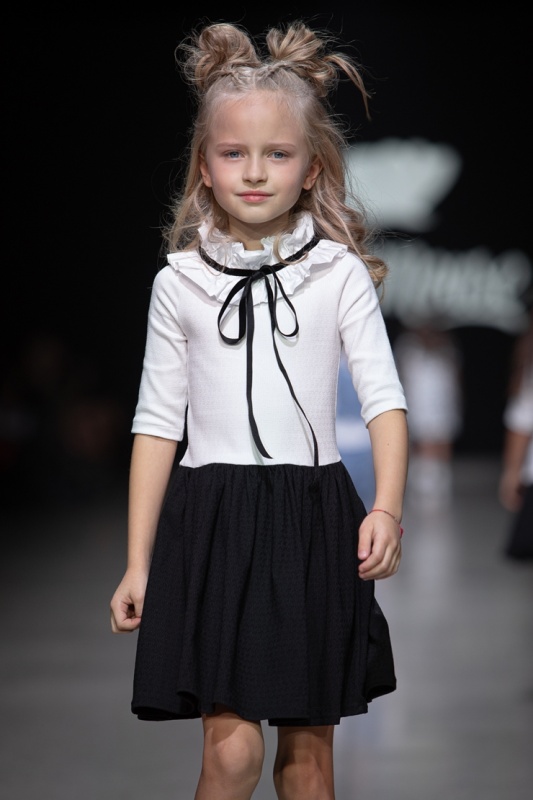 Rīgas modes nedēļa «Riga Fashion Week» piedāvā bērnu apģērbu kolekciju ROCK&MOUSE. Foto: Mark Litvyakov Rīgas modes nedēļa «Riga Fashion Week» piedāvā bērnu apģērbu kolekciju ROCK&MOUSE. Foto: Mark Litvyakov 293708