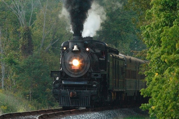 8. novembris vēsturē: Latvijā tiek atklāta pirmā dzelzceļa līnija