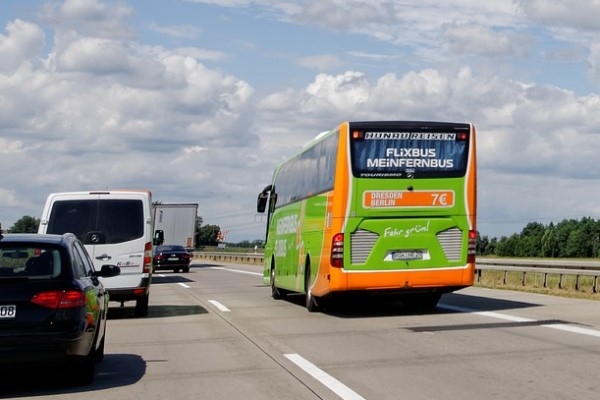 «FlixBus»: Trūkst atbalsta privāto auto izmantošanas mazināšanai, lai sasniegtu vides mērķus