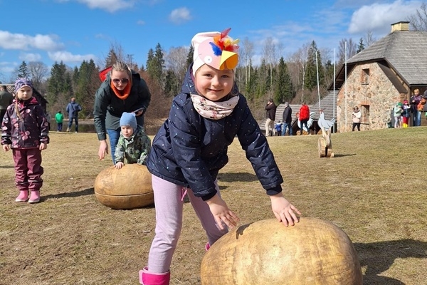 Alūksnes novads: Viktora Ķirpa Ates muzejs svin 40 gadu jubileju un aicina uz tradīcijām bagātiem pasākumiem