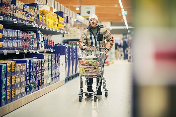 Iedzīvotāju aptauja: kā atšķiras iepirkšanās Latvijā un Igaunijā?
