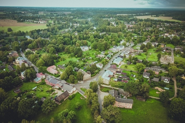 Valmieras novads: Vasaras modinātājs un Amatu māju saiets Mazsalacā