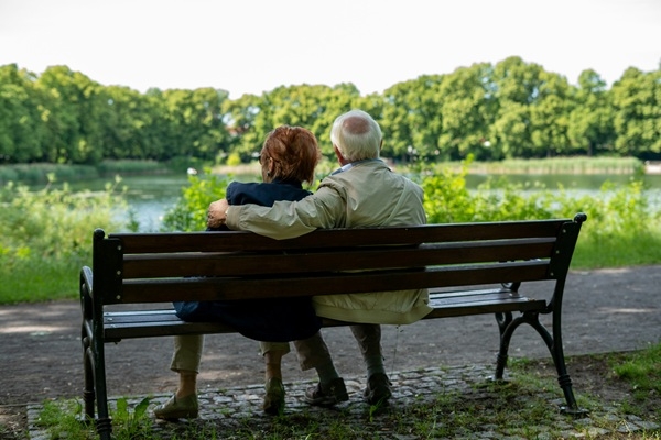 Apceļot pasauli un prast izvēlēties draugus: ko jauniešiem iesaka seniori