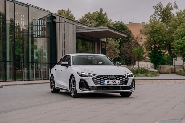 Jaunais «Audi A5 e-hybrid» Latvijā: sportiska elegance un pārliecinoša elektriskā sniedzamība 