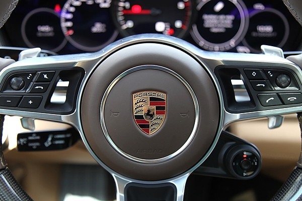 Porsche ar 321 km/h fiksēts ātruma radara slazdā – sekas būs dārgas!