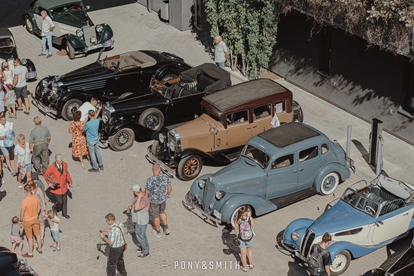 «Rīga Retro 2025» – vēsturisko automobiļu parāde Rīgas dzimšanas dienas svētku programmā